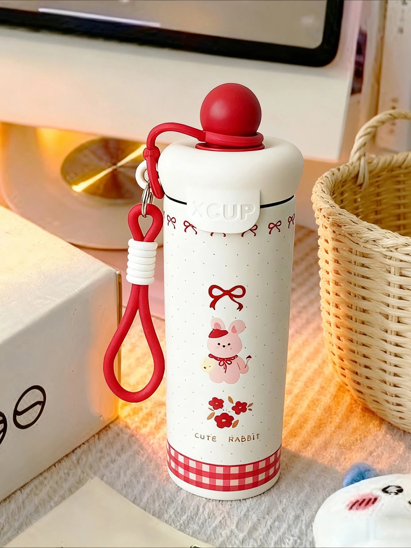 1pc 650ml cute and fashionable double-layer stainless steel insulated and chilled water bottle with a handle