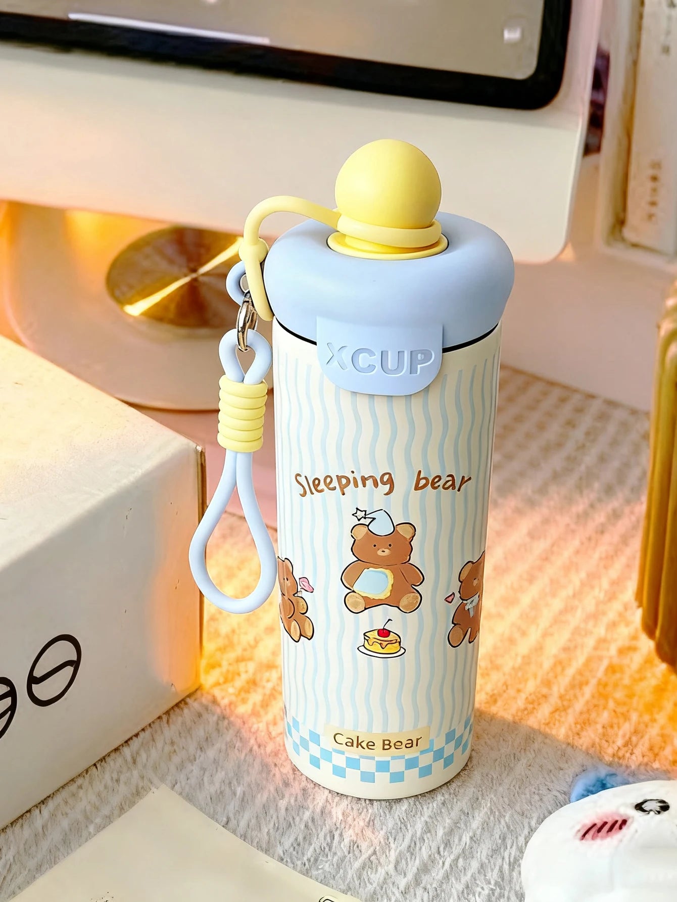 1pc 650ml cute and fashionable double-layer stainless steel insulated and chilled water bottle with a handle